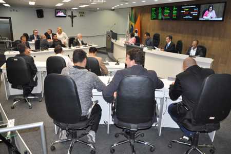 Câmara de #Divinópolis aprova LDO com orçamento de R$ 624 milhões para 2018; incluindo criação de Secretaria de Segurança Pública, em Prefeitura quebrada